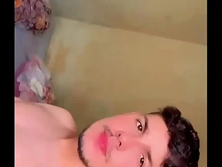 Novinho mostrando pau